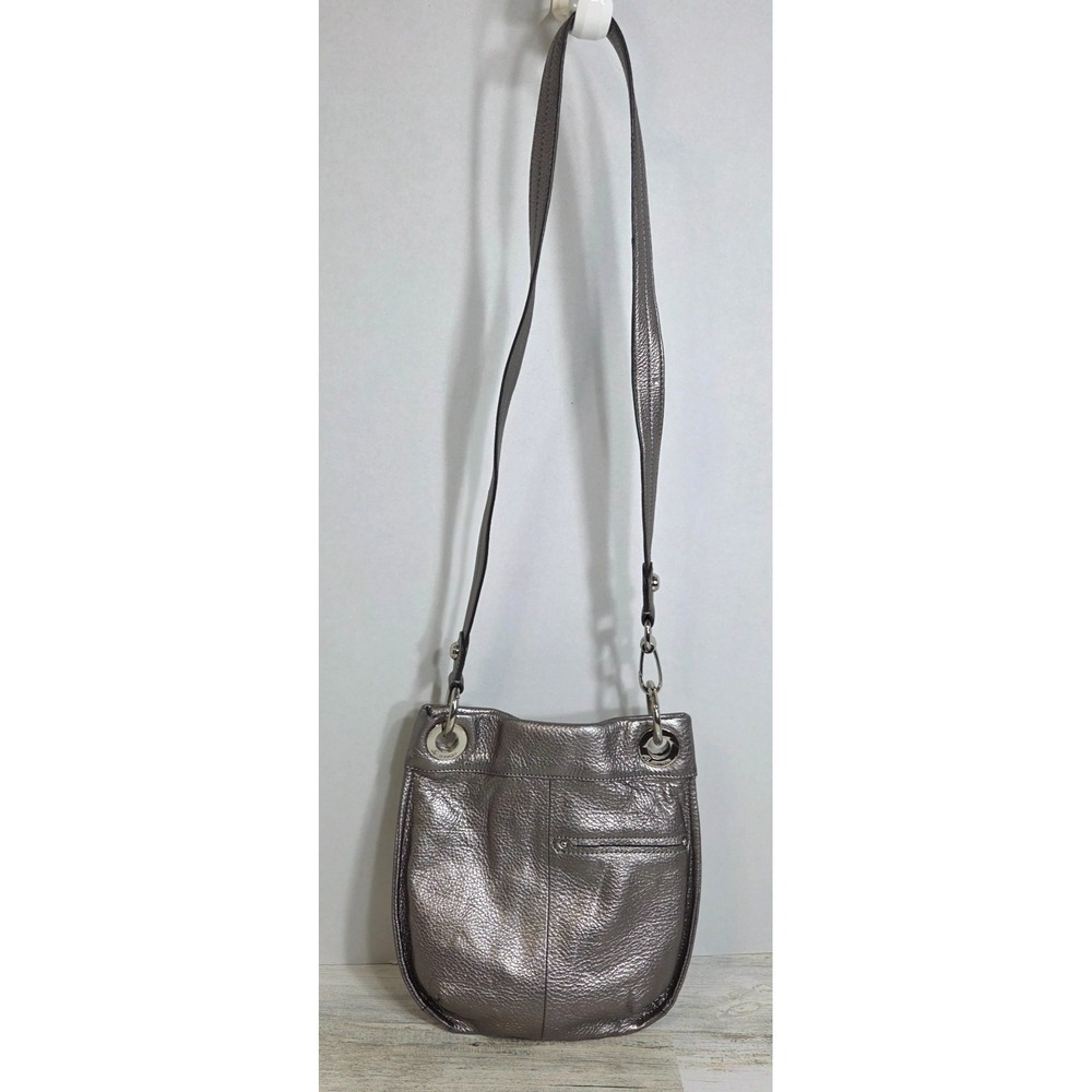 B. Makowsky Metallic Silver Pebbled Leather Crossbody Shoulder Bag Purse - Picture 2 of 16